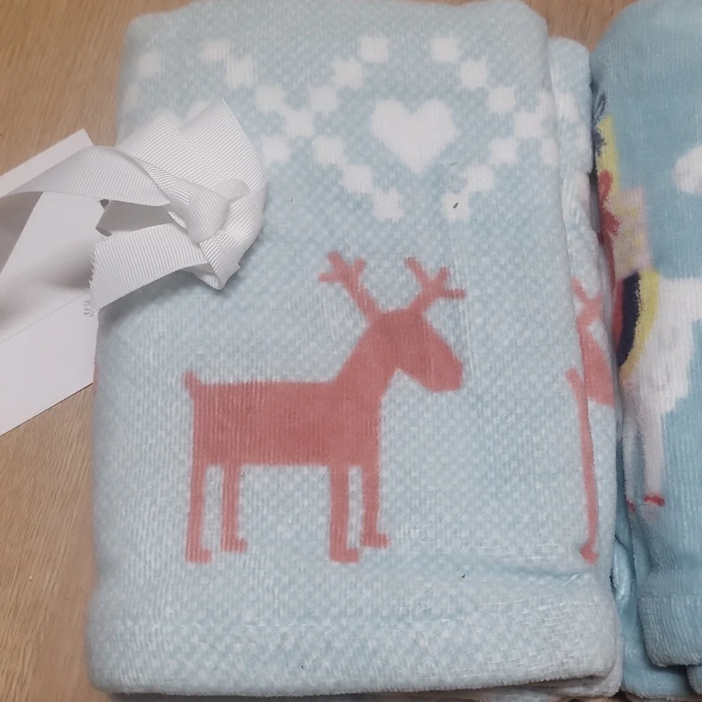 New Carolina Collection 2 sets  hand towels 4 in total Lama and reindeer